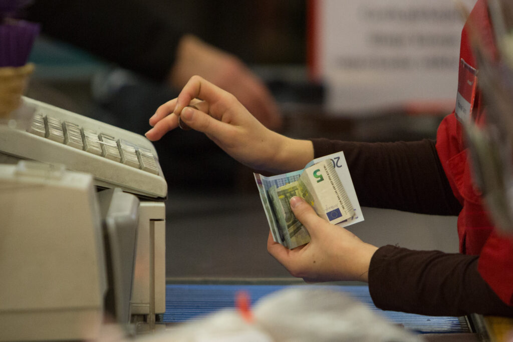 Didėjant gyventojų pajamoms