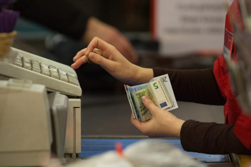 Didėjant gyventojų pajamoms