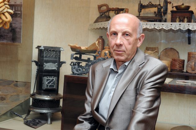 Muziejininkas Donatas Pilkauskas sako, kad Antrojo pasaulinio karo metais iki tol sparčiai besivysčiusi Panevėžio pramonė ir verslas patyrė didžiulių nuostolių – toli gražu ne visos įmonės pokaryje pakilo iš tikrų ar simbolinių griuvėsių.