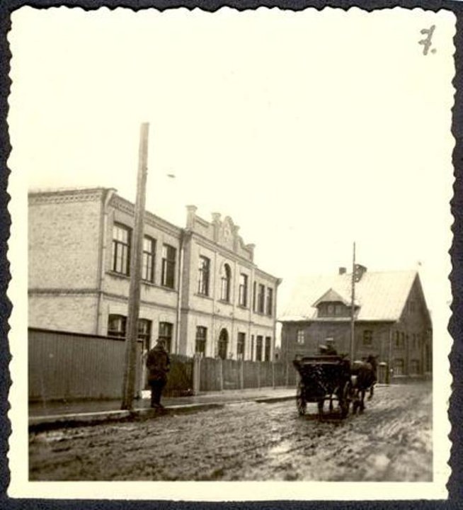 Tarpukario Panevėžio gatvės ne visos buvo grįstos, taigi ne visada ir lengvai pravažiuojamos.