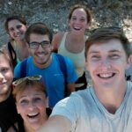 Savanorystė. Kartais geriausias atlygis už darbą būna pinigais neįkainojamas: tai pažinimo džiaugsmas, naujos patirtys, draugai ir savęs atradimas.