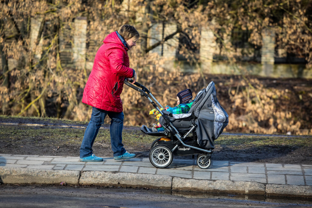 Sausį įsigaliojusios įstatymo pataisos palengvins vaikus auginančių šeimų dalią, tačiau, kaip paaiškėjo, ne visų.