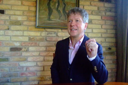 Dar viena garsi prancūziška frazė „Cherchez la femme!“ – „Ieškokite moters“ – labai tinkama politikos pasauliui.