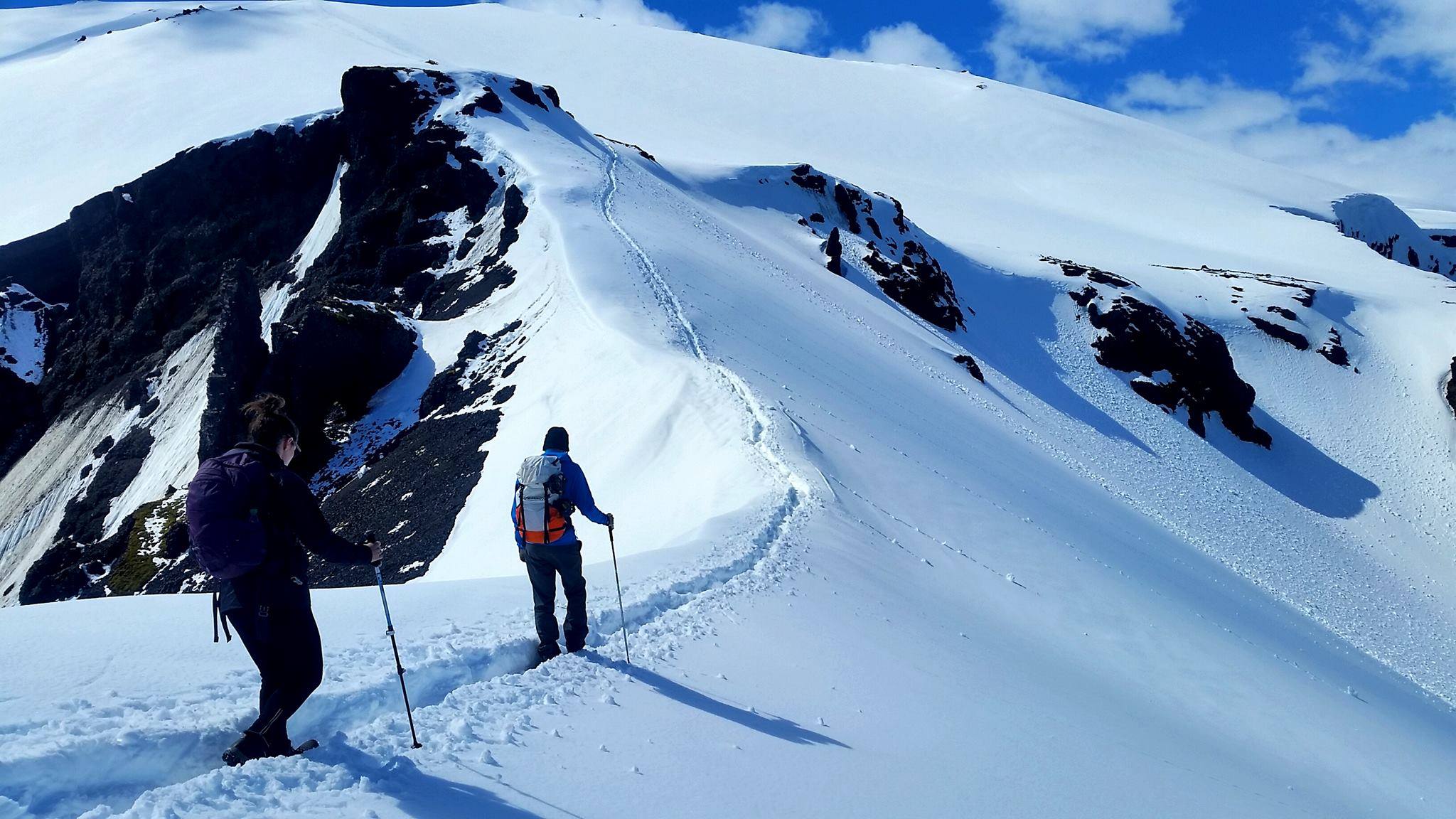 Linas Kumpaitis nesiryžta spręsti, kuriuo metų laiku kalnai jam yra patrauklesni. Beprotiškai juos įsimylėjęs lietuvis įsitikinęs, kad čia savitai gražu kiekvienu sezonu.