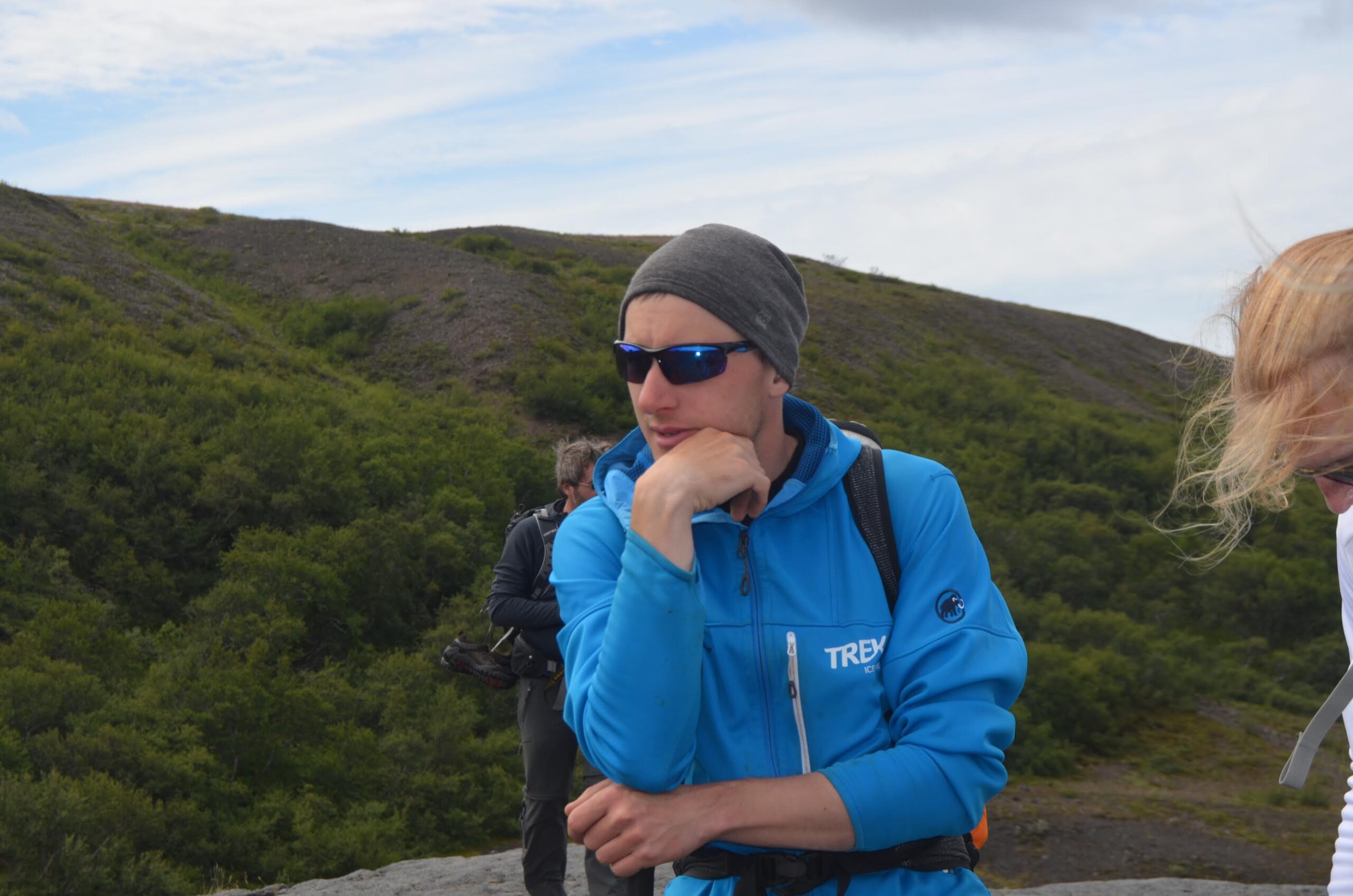 Gido darbe su įvairiais žmonėmis susiduriantis lietuvis sako pastebėjęs, jog žmogus vis tik labai išpaikinta būtybė, greitai priprantanti net prie tokio nežemiško grožio, koks atsiveria peizažais garsėjančioje Islandijoje. 