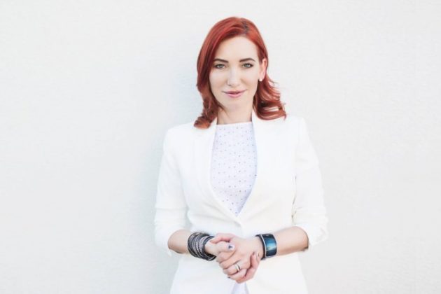 Stilistė ekspertė Aušra Vitkuvienė sako, jog šiuolaikinės vestuvių mados metų laikų „nepažįsta“: tiek nuotakų šukuosenoms, tiek suknelėms, tiek makiažui galioja tos pačios tendencijos, ar tuoktuvės vyktų vidurvasarį, ar šalčiausią žiemos mėnesį.