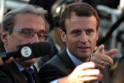 Nežinomas asmuo metė kiaušinį į Prancūzijos prezidentu siekiantį tapti Emmanuelį Macroną, pranešė vietos žiniasklaida.