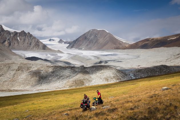 „Pasivaikščiojimai“ užpelkėjusiomis Mongolijos pievomis visada įtempta kelionės dalis – viename žingsnyje vandens gali būti iki kulkšnių, kitoje – jau iki kelių.