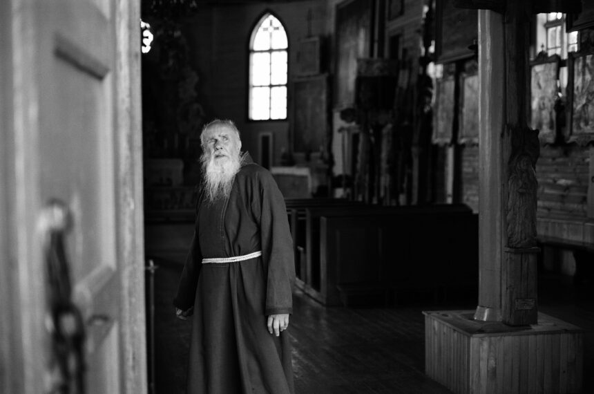 Paberžė – ne tik 1863-iųjų sukilimo lopšys. Ji visiems laikams liks susieta su nepaprasta asmenybe, savo charizma ir dvasingumu net sovietmečiu traukusia žmones į Kėdainių kraštą: Tėvu Stanislovu, daugelio švelniai vadintu tiesiog Tėveliu.