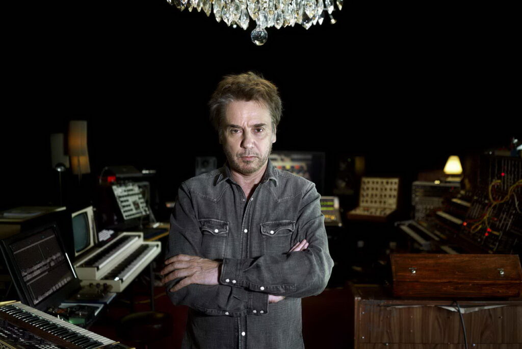 Elektroninės muzikos pionierius Žanas Mišelis Žaras ateinantį mėnesį planuoja surengti koncertą Izraelyje, kad atkreiptų pasaulio dėmesį į senkančios Negyvosios jūros krizę.