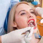 Yra negalavimų – ir labai rimtų, pradedant mažakraujyste ir baigiant ar net vėžiu, – kuriuos diagnozuoti galima vien pažvelgus į žmogaus burną.