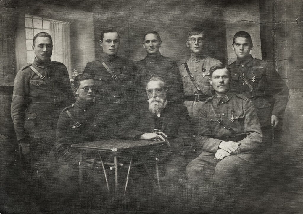 Kovose dėl Lietuvos Nepriklausomybės pasižymėjo nemažai Panevėžio krašto žmonių, ir vienas tokių buvo savanoris Jonas Karutis