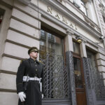 Lietuvos Nepriklausomybės Aktas buvo pasirašytas dabartinėje sostinės Pilies gatvėje, šiandien žinomame tiesiog kaip Signatarų namai.