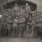 Tarpukario Lietuvos kariuomenė apgynė besikuriančią valstybę, išsaugojo laisvę, stiprėjo ir turėjo daug įtakos, tačiau tos pačios kariuomenės vadai lemtingą akimirką nesiryžo priimti svarbiausio sprendimo – šalį ginti ginklu.