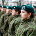 Siūlymui Lietuvoje įvesti visuotinę karinę tarnybą Lietuvoje pritaria trečdalis gyventojų, rodo BNS apklausa.