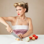 Bent kartą gyvenime svogūnai yra pravirkdę mus visus. Kodėl šios daržovės spaudžia ašarą, paaiškinimas labai paprastas.