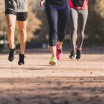 Nuo pavasario vidurio kone kiekvieną savaitgalį bėgimo entuziastai Lietuvoje kviečiami prie įvairiausių varžybų starto linijos.