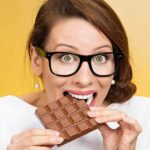 Protingai, pasirodo, elgiasi žmonės, besimėgaujantys šokoladu rytais.