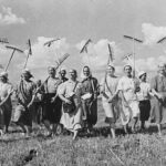 Prievartinis žmonių suvarymas į kolūkius šalyje vykdytas pasitelkiant represijas ir kitas priemones, dėl to ne tik dužo žmonių gyvenimai, bet ir sugriautas ūkis.