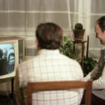 Žiniasklaidos vartotojai pelus nuo grūdų turėtų atskirti plačiau domėdamiesi įvykiais, nes žiniasklaidos priemonės jau seniai nebėra vienintelis informacijos šaltinis.