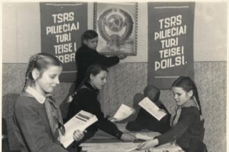 Prasidėjus sovietinei okupacijai, imtasi keisti okupantams neįtikusius istorinius faktus, pateikiant mūsų šalies istoriją taip, kaip jiems atrodė palankiausia.
