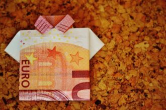 Minint Tarptautinę antikorupcijos dieną pasidžiaugta, kad situacija šalyje gerėja, nors kyšius ir toliau tiek duodame, tiek imame.