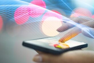 Sumokėti už paslaugas ar apsipirkti internetu yra greičiau, patogiau ir pigiau. Lietuvos mobiliojo ryšio lyderė „Tele2“ internetu perkantiems klientams parengė daugybę sutaupyti padėsiančių pasiūlymų.