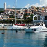 Pensininkui visą laiką atostogos. Kad ir kokios veiklos ar įsipareigojimų jis turėtų, didysis skubėjimo ir atsakomybės metas jau praeity. Savo laiką – darbus, poilsį, susitikimus, keliones – galima planuoti kaip nori, tik kad sulaukusių tokio amžiaus piniginė labai plona.