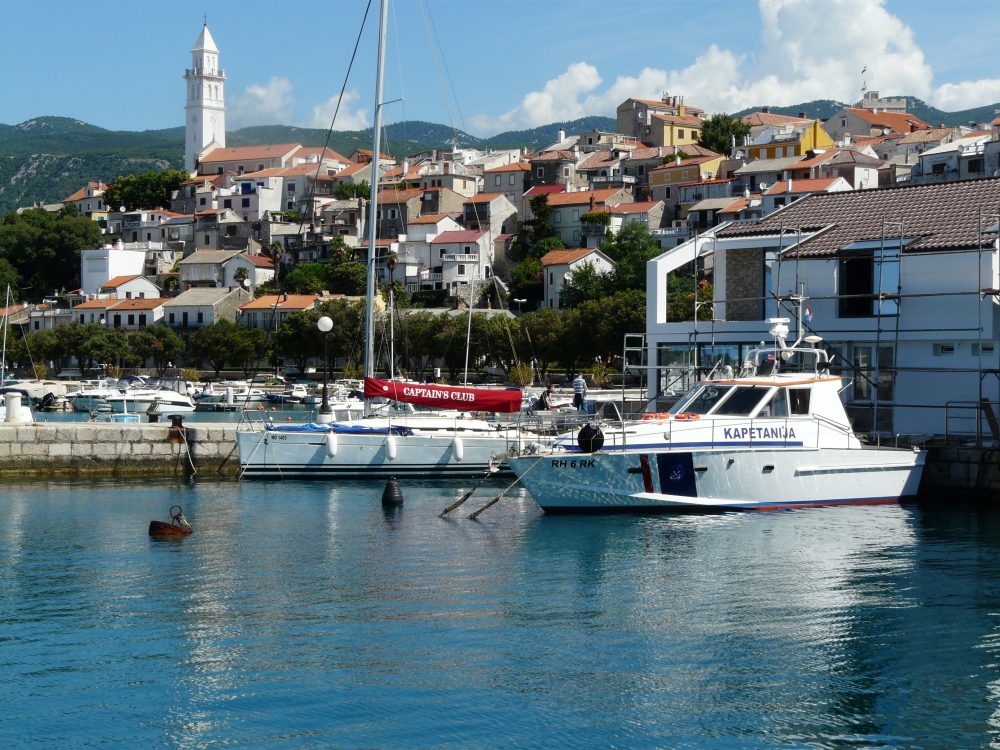 Pensininkui visą laiką atostogos. Kad ir kokios veiklos ar įsipareigojimų jis turėtų, didysis skubėjimo ir atsakomybės metas jau praeity. Savo laiką – darbus, poilsį, susitikimus, keliones – galima planuoti kaip nori, tik kad sulaukusių tokio amžiaus piniginė labai plona.