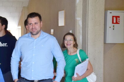 Argentinos lietuvių bendruomenės valdybos pirmininkas, lietuviškos radijo valandėlės vedėjas, tautinių šokių ansamblio „Nemunas“ vienas iš vadovų – tai tik maža dalis Argentinoje gimusio lietuviškų šaknų turinčio Chuano Ignacijaus Fourmento Kalvelio veiklų ir titulų.