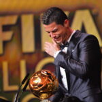 Krištianas Ronaldas pakeitė viso pasaulio supratimą, koks gali būti didis futbolininkas, ir privertė tikėti neįmanomais dalykais. Pavyzdžiui, kad tas didis futbolininkas gali apsiverkti. Tiesiog aikštėje, visų žiūrovų ir priešininkų komandos akivaizdoje.