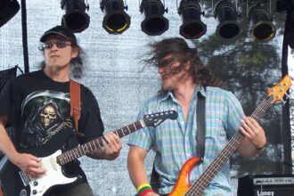 Sovietų valdžia visada nemėgo roko. Ir tai neturi nieko bendra su nomenklatūrininkų muzikiniu skoniu. Nepasiduoti prievartai, laisvą mintį skatinusi muzika kėlė siaubą sovietiniam diktatui.