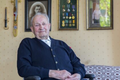 Partizanas, dimisijos pulkininkas, Vyčio kryžiaus ordino kavalierius, Laisvės premijos laureatas Jonas Čeponis, iškentęs kankinimus, lagerio pragarą, tremtį, savo vaikus augino patriotiškumo dvasia ir net gūdžiausiu sovietmečiu nebijojo pasakoti, jog laisvė verta ir didžiausių kančių.