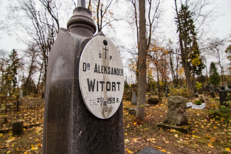 Žinomo miesto gydytojo, burmistro Aleksandro Vitarto kapas senosiose miesto kapinėse. M. GARUCKO nuotr.