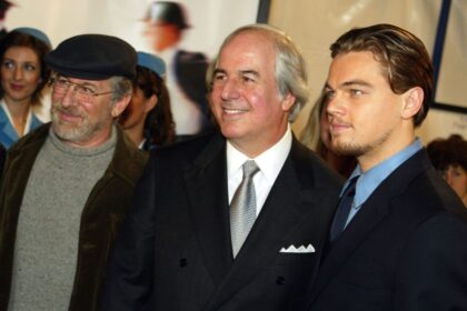 Apšauti draugus balandžio 1-ąją gali kiekvienas, bet štai virtuoziškai suregzti išties akiplėšišką aferą ir apgauti ištisas tautas pavyko vienetams.