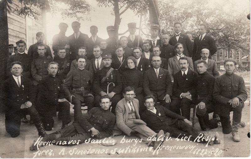 Krekenavos šaulių būrys. Antroje eilėje ketvirtas iš kairės sėdi Antanas Sereika. 1927-ieji. PANEVĖŽIO KRAŠTOTYROS MUZIEJAUS nuotr.