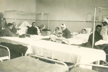 Mūšiuose už Lietuvos laisvę sužeisti kariai gydosi Kauno karo ligoninėje. PB ARCHYVO nuotr.
