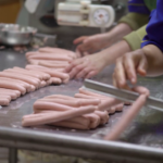 Maisto klastojimas – rimta problema visame pasaulyje. Pasaulio prekybos organizacija yra suskaičiavusi, kad per metus tokia veikla pasaulio ekonomikai padaroma žala siekia kone 50 mln. eurų.