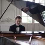 30-mečio fortepijono virtuozo Roko Valuntonio vardas ir jam skirtos ovacijos skamba didžiausiose bei garsiausiose pasaulio koncertų salėse.