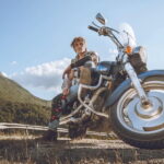 Prieš trejus metus prisidengęs Modus Vivendi slapyvardžiu 24-erių Edgaras Bajerčius sėdęs ant čioperio, kuriam suteikė Sabrinos vardą, pajudėjo į kelią.