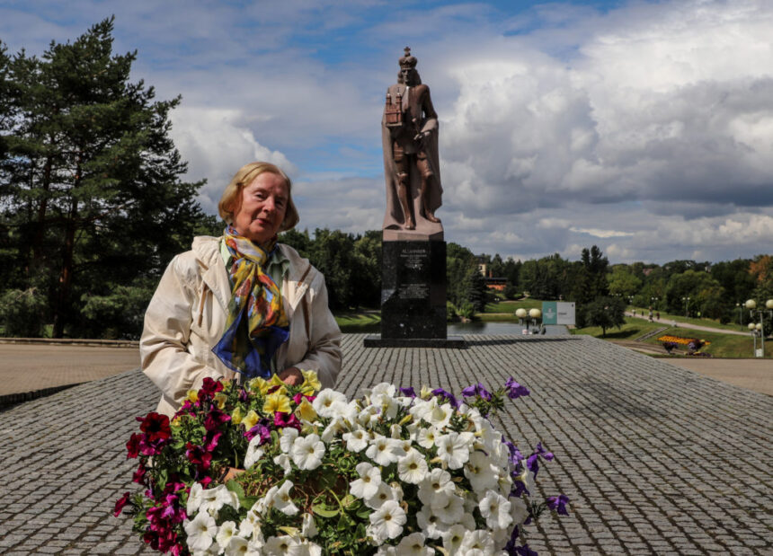 83-ejų metų Liudvika KNIZIKEVIČIENĖ daugeliui panevėžiečių puikiai pažįstama ne tik kaip buvusi vaikų gydytoja, bet ir aktyvi visuomenininkė, nenuilstamai triūsianti, kad gimtajame mieste būtų gražiau.