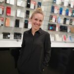 Tuomet, kai Valda Bivainė įsidarbino Utenoje esančiame „Tele2“ salone, ji nesitikėjo, kad vos po metų taps net trijų, skirtinguose miestuose dirbančių komandų vadove. Anot jos, tokiems pokyčiams pati turbūt nebūtų pasiryžusi – išdrįsti karjeros šuoliui ją paskatino tuometinės vadovės.