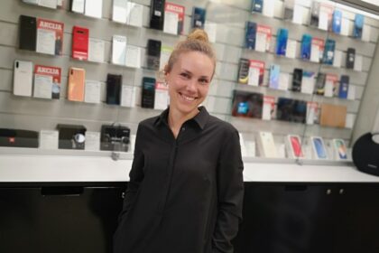 Tuomet, kai Valda Bivainė įsidarbino Utenoje esančiame „Tele2“ salone, ji nesitikėjo, kad vos po metų taps net trijų, skirtinguose miestuose dirbančių komandų vadove. Anot jos, tokiems pokyčiams pati turbūt nebūtų pasiryžusi – išdrįsti karjeros šuoliui ją paskatino tuometinės vadovės.