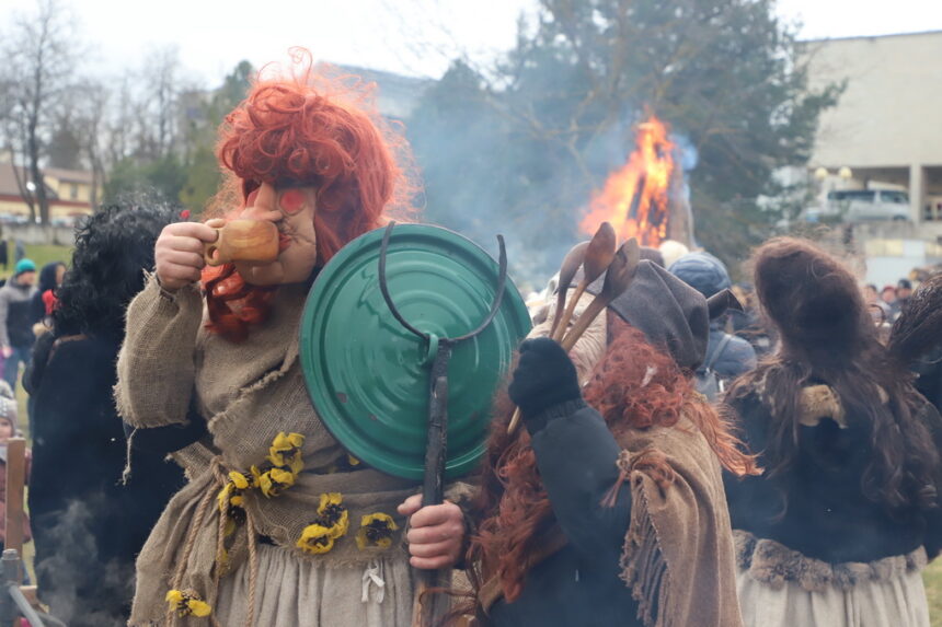 Kiekvieną žiemą palydinčios Užgavėnės turi kur kas gilesnę istoriją, nei daugelis manome. Nepaisant to, daug šios šventės tradicijų yra susiformavusios vos prieš kelis dešimtmečius, bet tapusios tokios įprastos, kad nustebsite sužinoję, jog mūsų protėviai švęsdavo visai kitaip.