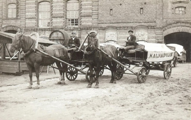 Leizeris Beras Chazenas tarpukariu buvo vienas stambiausių miesto verslininkų – jo šeimai priklausė ne viena žinoma įmonė įskaitant ir jo sūnų jau po tėvo mirties perimtą „Kalnapilio“ alaus gamyklą. Tačiau tarpukario spaudoje bene dažniausiai linksniuotas Chazenų linų fabrikas, kurį persekiojo gaisrai. PANEVĖŽIO KRAŠTOTYROS MUZIEJAUS RINKINIŲ nuotr.