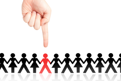 Gyvename visuomenėje, kuriai vis dar nesvetima diskriminacija įvairiomis jos formomis. Ir nors specialistai tvirtina, jog yra pasiekimų, kuriais galime didžiuotis, pripažįsta: naujos socialinės aplinkybės, tokios kaip karantinas, išryškina ir naujas problemas.