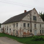 Religija prieštaravo sovietmečio ideologijai, tad kaip ir kitų tikėjimų žmonėms, judėjams teko ieškoti sprendimų išlaikant savo tapatumą.