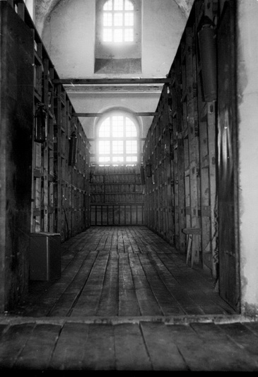 Sovietmečiu archyvai glaudėsi ir Vilniaus Švč. M. Marijos Ėmimo į dangų bažnyčioje Trakų gatvėje, kurią tuometė valdžia buvo pavertusi Lietuvos SSR Vidaus reikalų ministerijos archyvu. LCVA nuotr.