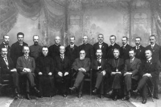 Prisimenant prieš daugiau nei šimtą metų šaltą vasarį gimusį Lietuvai lemtingą dokumentą, kyla klausimas, kodėl ant jo nėra nė vieno parašo moters ranka.