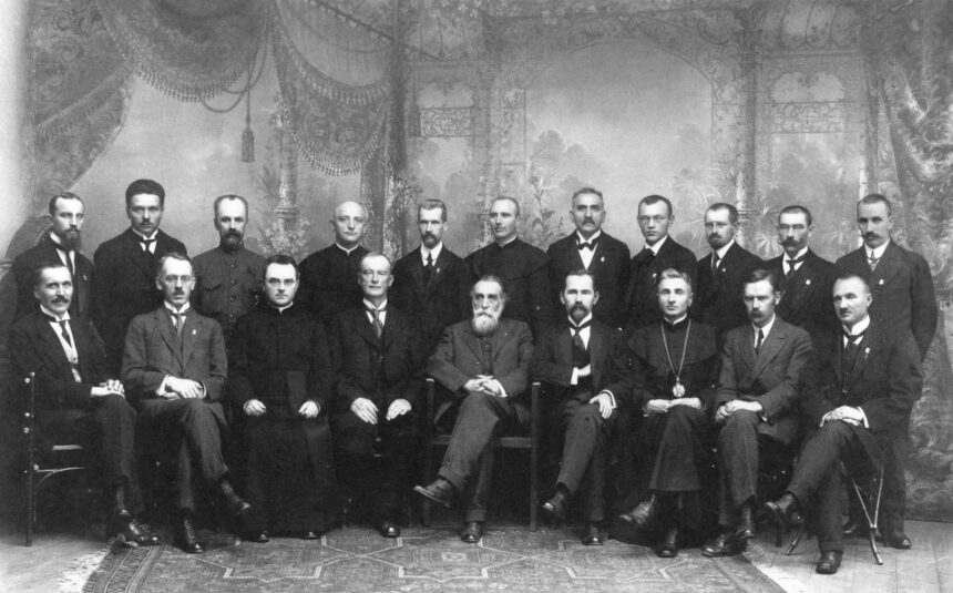 Prisimenant prieš daugiau nei šimtą metų šaltą vasarį gimusį Lietuvai lemtingą dokumentą, kyla klausimas, kodėl ant jo nėra nė vieno parašo moters ranka.